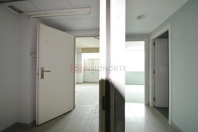 Foto 9c0d2127-15d9-42ae-8fa9-257500135ae5. Alquiler local comercial en lópez seña 6 local comercial en pleno Centro en Laredo