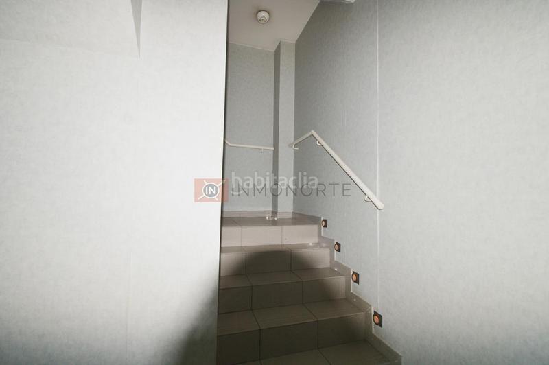 Foto c1eec4b1-1d0a-4fd2-8365-c18c19800709. Lloguer local comercial a lópez seña 6 a Centro Laredo
