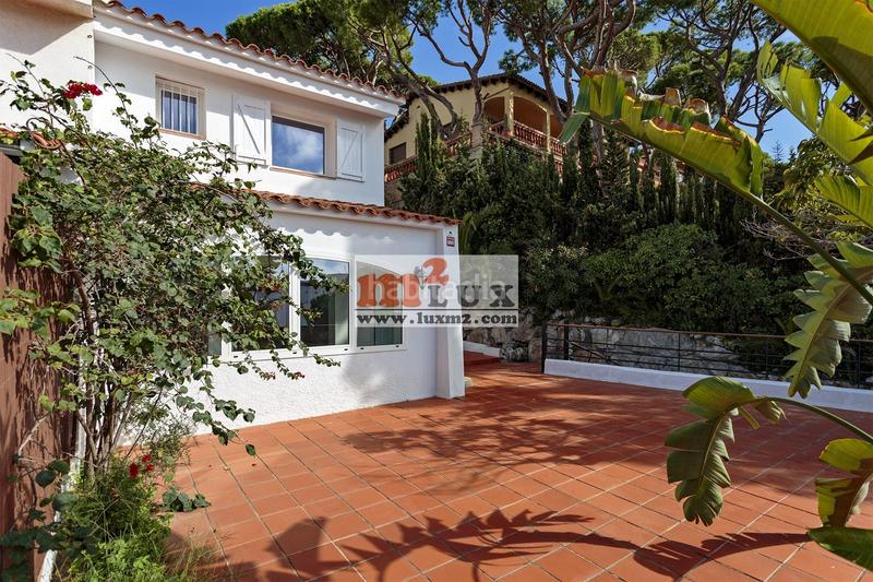 Foto 0ce9c523-43f6-4b3e-833a-eda0b59c2be1. Semi detached house with fireplace parking pool in Lloret de Mar