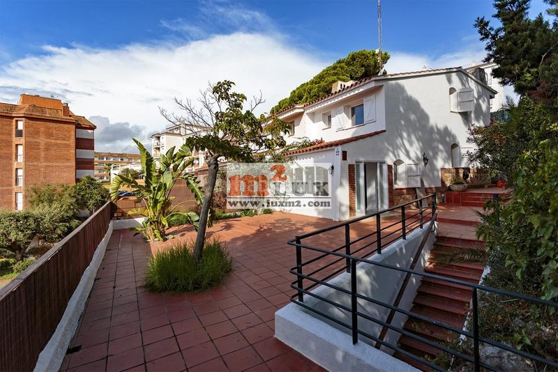 Foto 34f1d837-c676-4f17-88d6-382706dad0a4. Semi detached house with fireplace parking pool in Lloret de Mar
