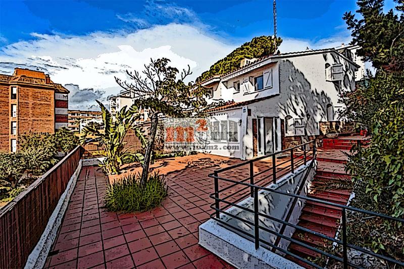 Foto 3a26f946-8637-4dc8-b51e-b596925c40c6. Semi detached house with fireplace parking pool in Lloret de Mar