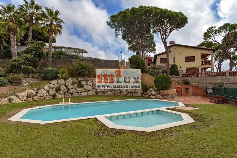 Foto 8768d3df-681c-4bec-9a90-7c8d69ebbbcc. Semi detached house with fireplace parking pool in Lloret de Mar