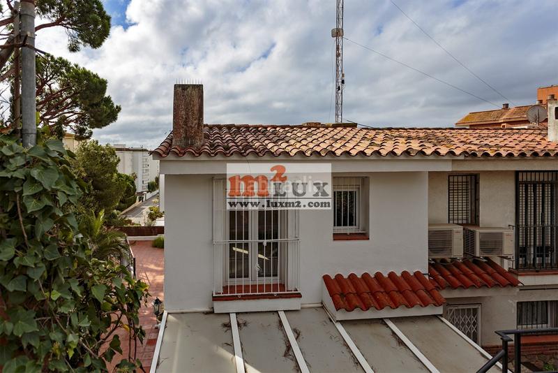 Foto d125ca98-0df0-4734-8594-d0063e67e457. Semi detached house with fireplace parking pool in Lloret de Mar