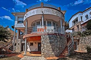 Casa a Urbanitzacions. Casa espaciosa con impresionantes vistas al mar en playa de aro,