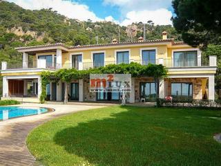 Casa a Puntabrava-Port Salvi. Magnífica villa en la prestigiosa urbanización de punta brava, s