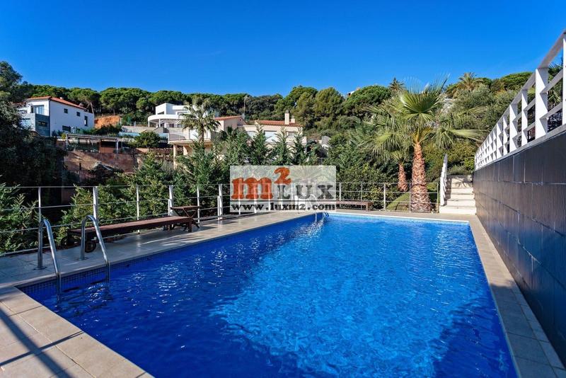 Foto fdc28814-a887-4ba7-99da-d8dc5e7ccf1e. Casa con riscaldamento parcheggio piscina in Montgoda Lloret de Mar