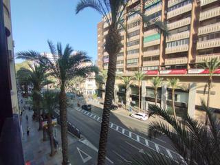 Miete Etagenwohnung  Avenida de alfonso x 'el sabio'. Piso reformado a estrenar de lujo en el centro de alicante vacio