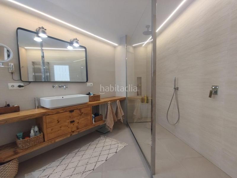 Foto 18f31537-37bd-43b0-9291-6a6079b584f4. Ático atico con gran terraza y vistas al castillo junto puerto deportivo en Alicante