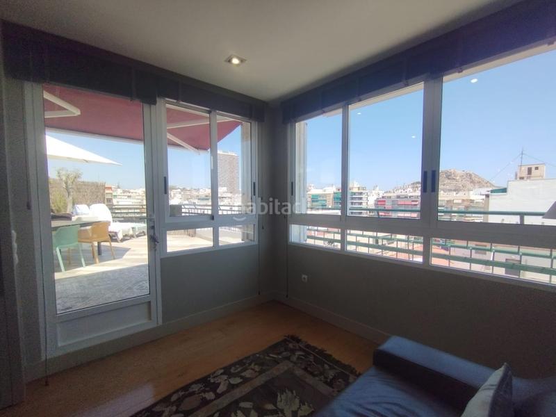 Foto 3f9dc408-f80b-4eb7-bb56-8b895f076d0c. Ático atico con gran terraza y vistas al castillo junto puerto deportivo en Alicante