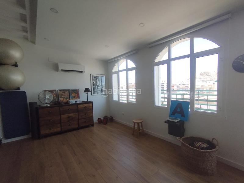 Foto 6057b952-2252-4089-9b7b-02957a6a9441. Ático atico con gran terraza y vistas al castillo junto puerto deportivo en Alicante