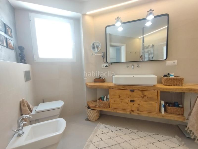 Foto af61f07f-e360-4326-b012-9e66426448af. Ático atico con gran terraza y vistas al castillo junto puerto deportivo en Alicante