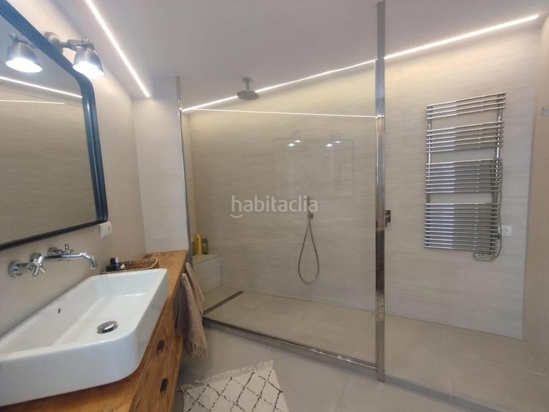 Foto c670531c-7d2f-4ff2-9825-0fa92dc9d152. Ático atico con gran terraza y vistas al castillo junto puerto deportivo en Alicante