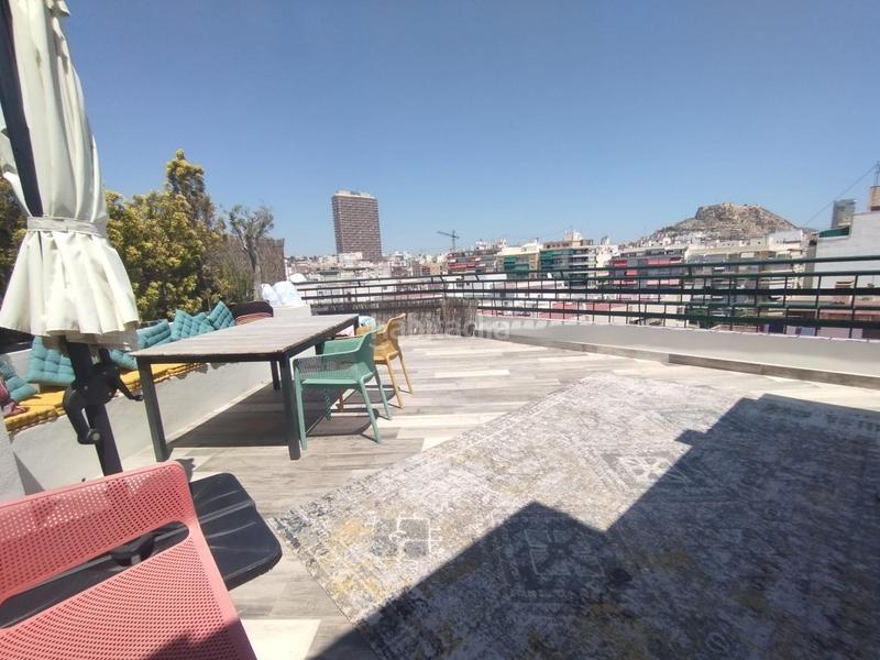 Foto e9adc84c-7329-4e3d-9be5-25a209d6762c. Ático atico con gran terraza y vistas al castillo junto puerto deportivo en Alicante