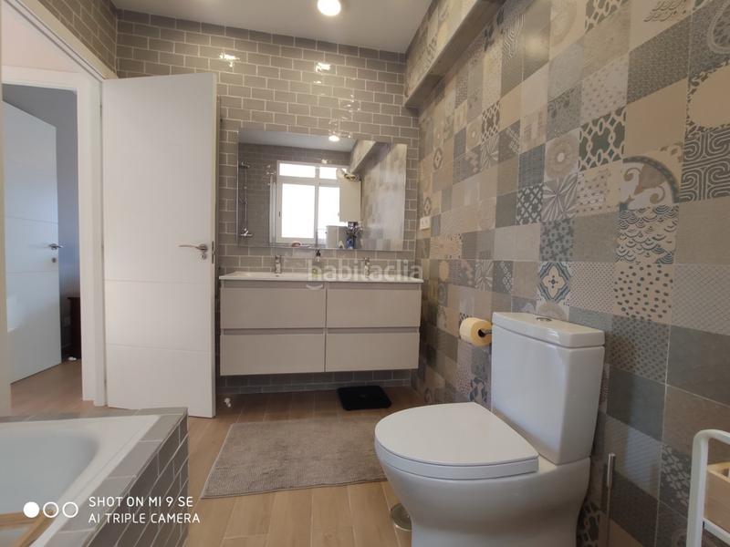 Foto 1aa66cd9-b550-4f08-8ba7-2820dd5f2239. Alquiler piso preciosa vivienda exterior en el centro con vistas al mar en Alicante