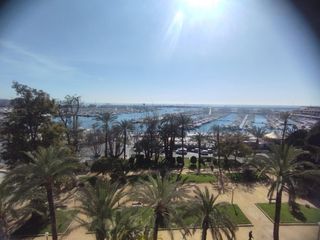 Alquiler Piso  Avenida del doctor ramón y cajal. Impresionante vivienda frente al mar junto explanada y puerto de