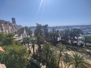 Alquiler Piso  Avenida del doctor ramón y cajal. Vivienda reformada vacía con electrodomésticos frente al mar jun