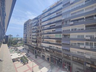 Piso en Ensanche-Diputación. Espectacular vivienda con vistas al mar junto puerto deportivo