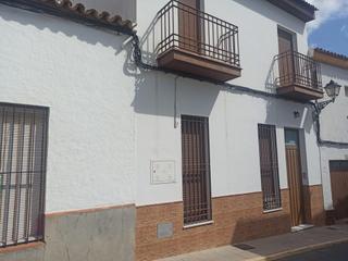 Casa adossada a Calle nueva 9. Casa de tres plantas para entrar a vivir