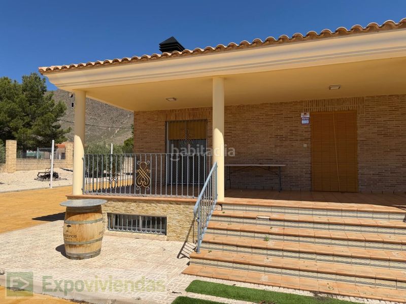 Foto 2d9b54cb-904f-47c8-b354-cb40473c9a3e. Xalet amb aparcament piscina a Jumilla