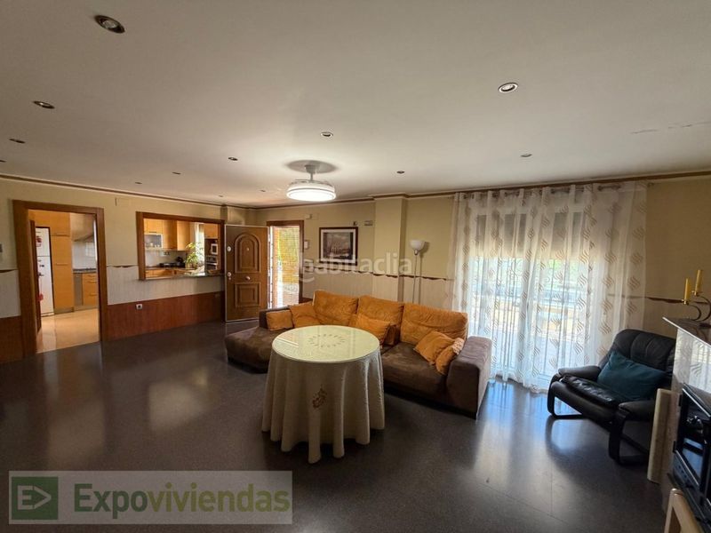 Foto 3d709f9a-428b-4e9d-bc3d-b28b2de78b7f. Xalet amb aparcament piscina a Jumilla