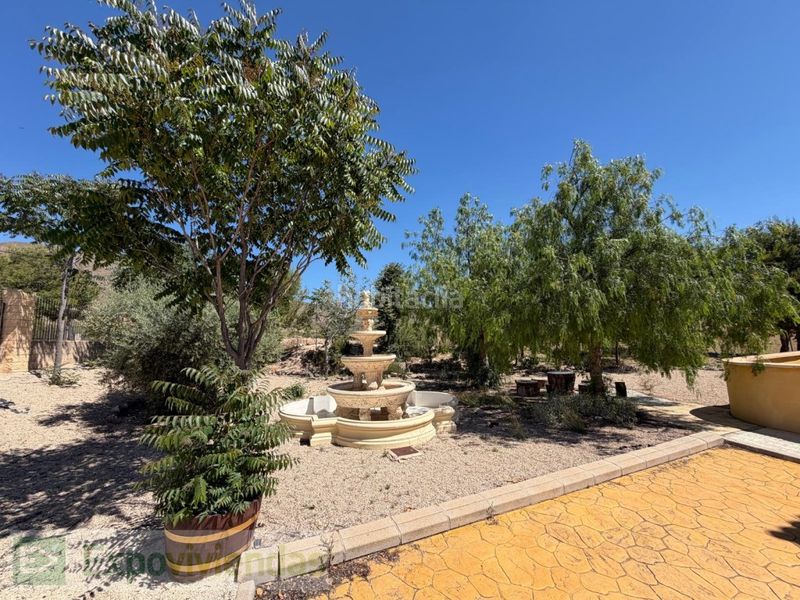 Foto 90c9f8f9-4e4e-4573-9edc-c4aa2db00a38. Xalet amb aparcament piscina a Jumilla