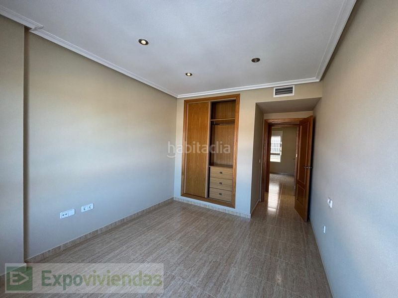 Foto 1ff265f6-2787-46e0-bc4d-72f18f135ef3. Àtic amb aparcament a Beniel