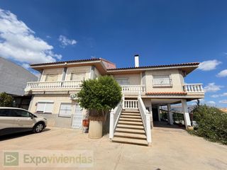 House  Diseminados brazal alamos. Chalet en la huera de beniel