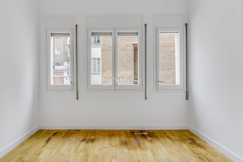 Foto 8b25ad3c-0c9d-4239-ac5d-ddc135e2435b. Pis amb calefacció a St. Pere - Sta. Caterina - El Born Barcelona