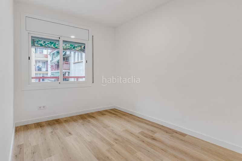 Foto ce8c1a0d-ca0c-4f6f-b5a8-d91c17870af3. Pis amb calefacció a Sants Barcelona