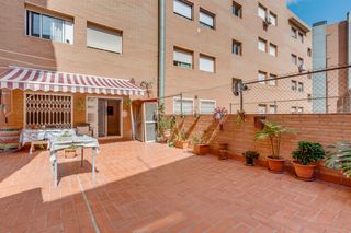 Flat  Plaça del verdum. Planta baja con un patio de 50 m2.