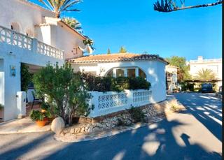 Casa adossada a Partida bassetes 2e. Bungalow a pocos minutos de la playa la fossa