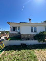 Casa a Mas Mora-Sant Daniel. Chalet en urbanización