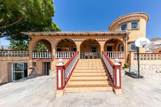 Xalet a Calle cantueso 13. Encantadora villa en montealto, benalmádena