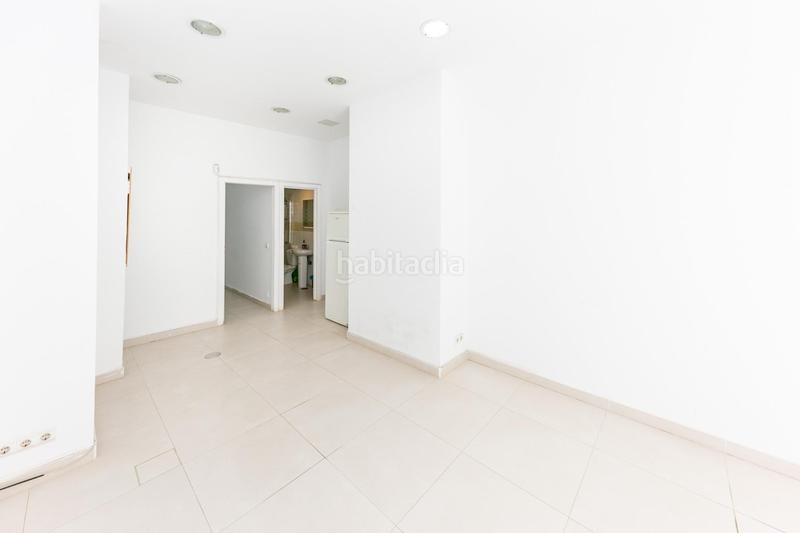 Foto df15a5e1-334f-4087-a1bb-fc85a4be9533. Local comercial en calle molino 4 local en pleno centro en Fuengirola