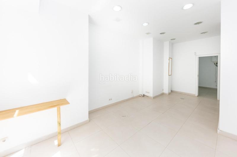Foto fee3ac49-27b4-41c7-8260-bf850b9299d3. Local comercial en calle molino 4 local en pleno centro en Fuengirola
