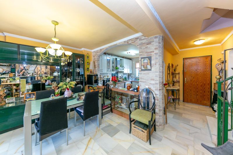 Foto c80fb8c4-487b-4f8c-8557-f9bd6e8ffc0d. Casa adossada amb aparcament piscina a Mijas pueblo Mijas