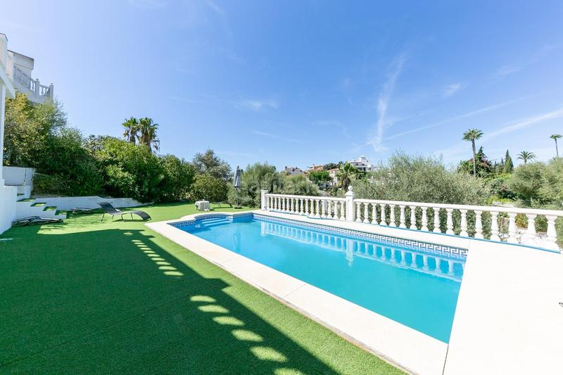 Foto 098ae5a7-16b0-4b3b-bcac-07a5548f726f. Chalet villa con terreno divisible y gran potencial en la sierrezuela en Mijas