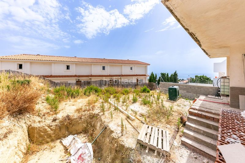 Foto 8feaa1f5-ba6c-47d8-9954-98092bd18591. Casa aparellada amb aparcament a Manilva pueblo Manilva