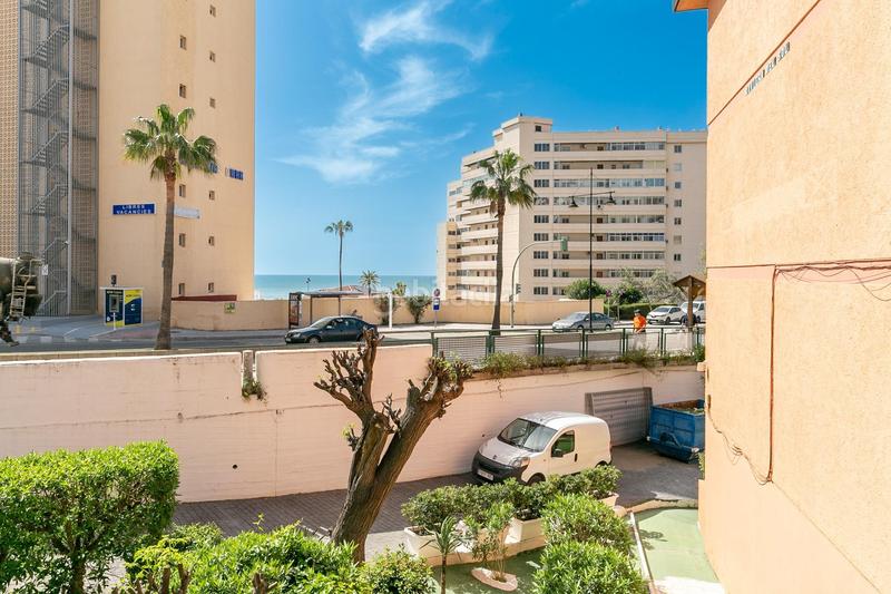 Foto 072baa54-d66c-46b6-9cea-aadf7ef0b792. Apartamento en calle orquideas las 1 bonito apartamento junto al mar en Fuengirola