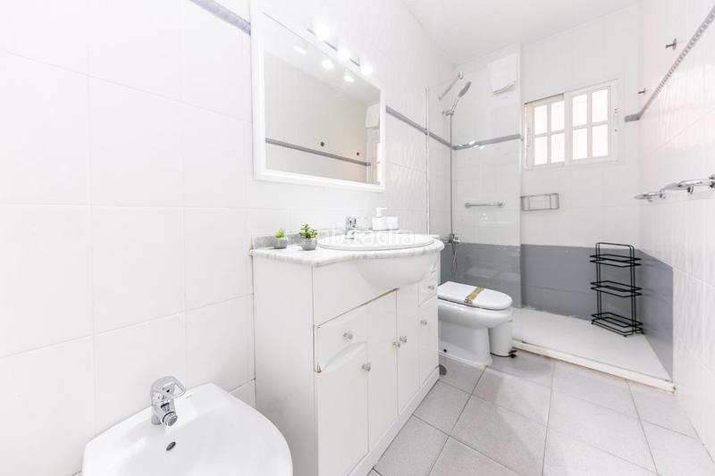 Foto 0b81bd09-caa2-4ec1-b284-6097b4306fe0. Apartamento en calle orquideas las 1 bonito apartamento junto al mar en Fuengirola