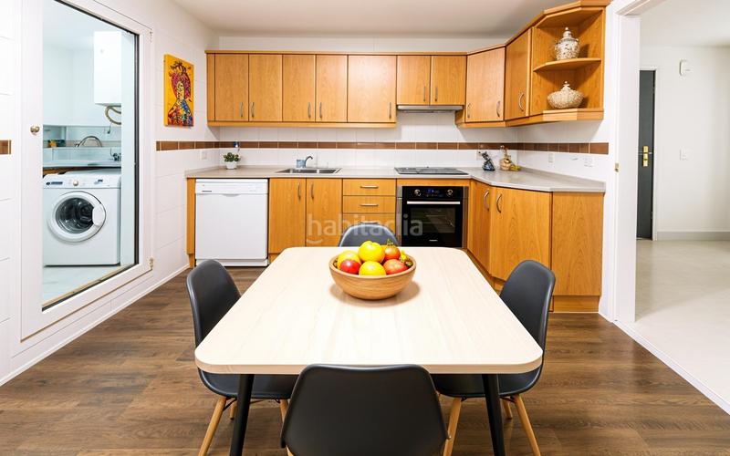 Foto b97430d8-ae88-4c93-ac71-0f0b9babd19a. Piso amplio piso de 3 habitaciones en torrequebrada, benalmadena en Benalmádena