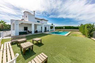 Xalet a Campo de Mijas. Espectacular villa en la sierrezuela con licencia turística.