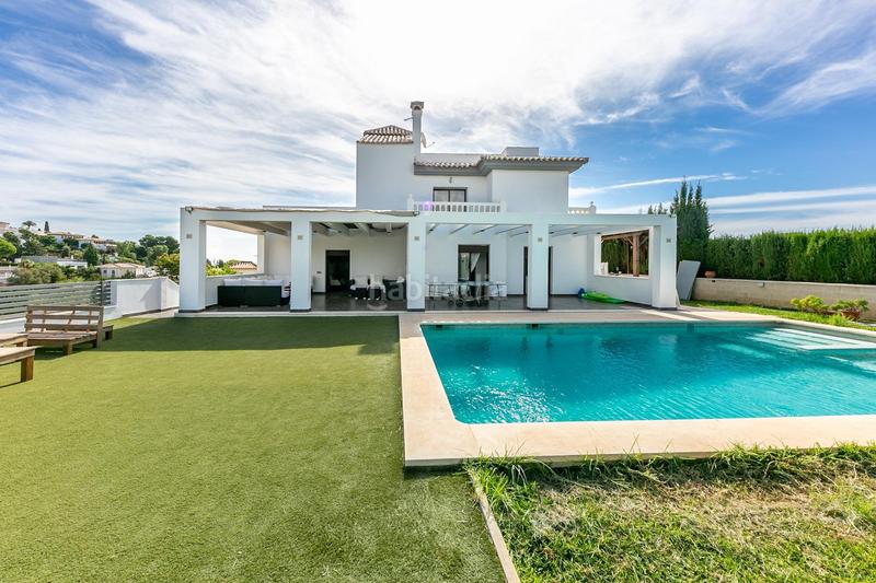 Foto fad92db1-1a8b-4b98-b922-2594b58972fd. Chalet con piscina in campo de Mijas Mijas