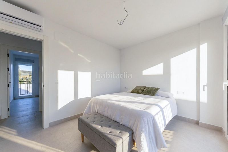 Foto 12c7bd20-91e2-4f5e-9dfa-9b7afe630dfb. Casa aparellada amb aparcament a Manilva pueblo Manilva