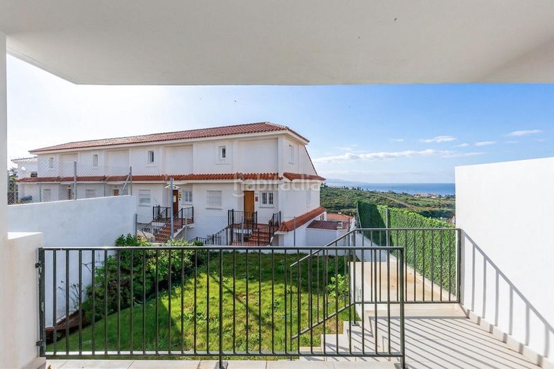 Foto aeec4a37-b9ba-4e25-8792-9209e7d9dd18. Casa aparellada amb aparcament a Manilva pueblo Manilva