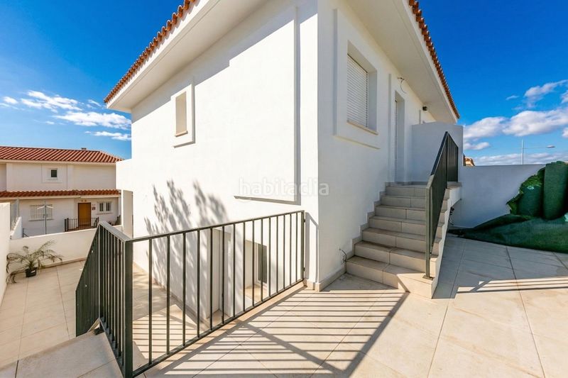 Foto c8a56b37-cad8-4ab4-ab99-132c5085e527. Casa aparellada amb aparcament a Manilva pueblo Manilva