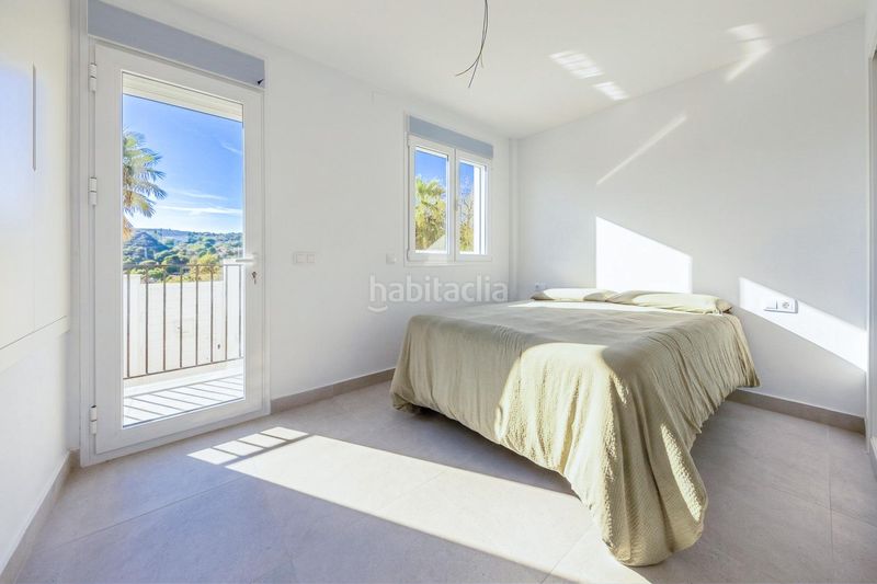 Foto c99dff4b-387b-4f4a-9e5c-f4238f0a4cbb. Casa aparellada amb aparcament a Manilva pueblo Manilva