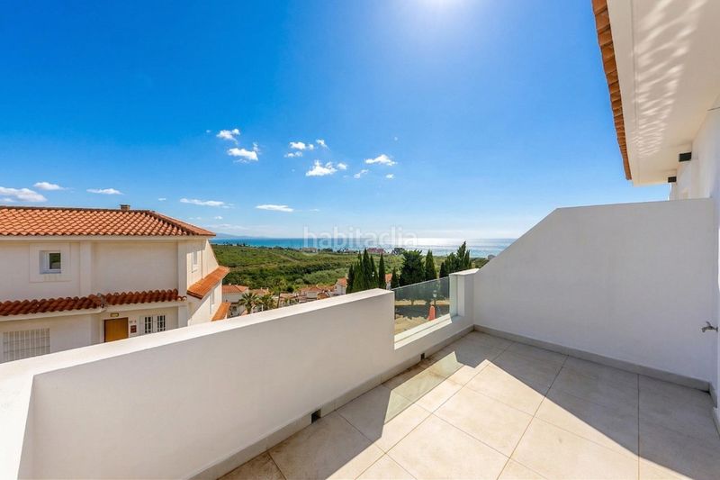 Foto f527c32f-bfce-4eef-9877-70438390be34. Casa aparellada amb aparcament a Manilva pueblo Manilva