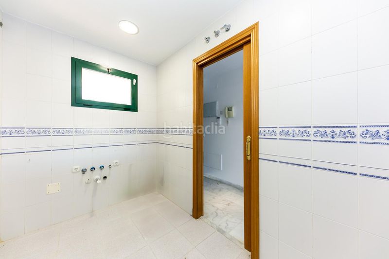 Foto 24a4acf9-aca6-4691-a715-b537bcb3a584. Planta baixa amb calefacció aparcament piscina a Fuengirola