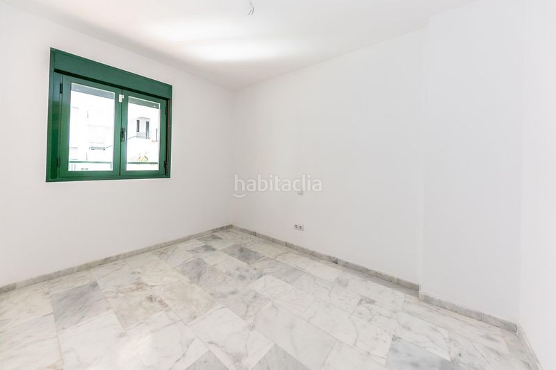 Foto 8ed4435a-f5da-47cd-ba78-e3deb02189a1. Planta baixa amb calefacció aparcament piscina a Fuengirola